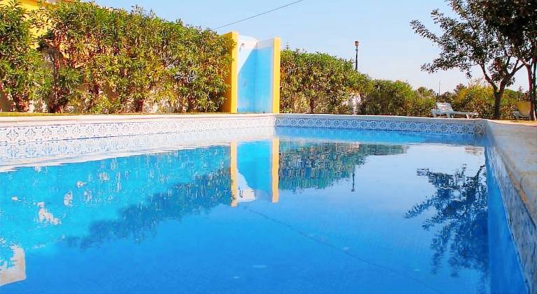 House with pool — photo 4