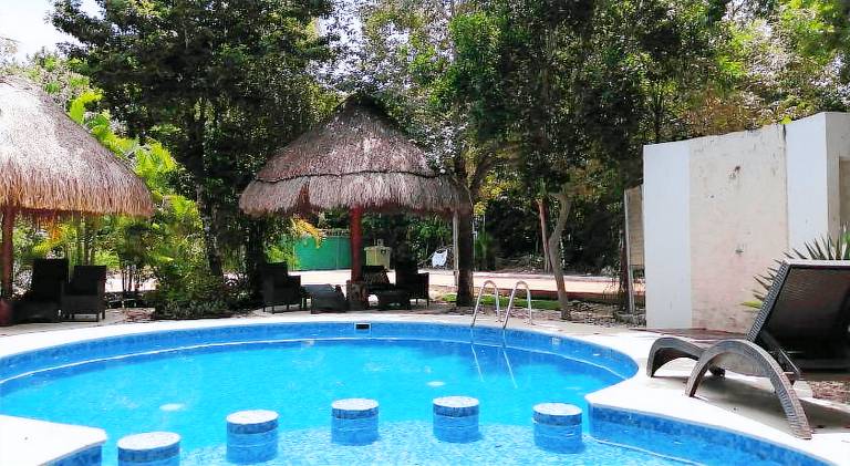 Vacation home with pool | Pet-friendly — photo 2
