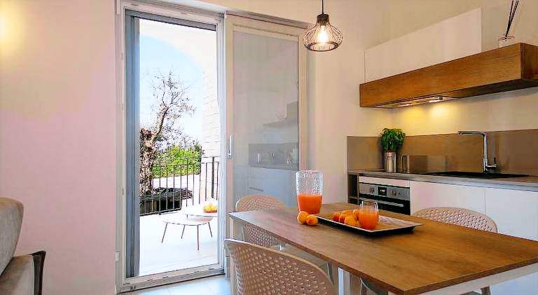Holiday apartment with terrace, garden & jacuzzi — photo 3