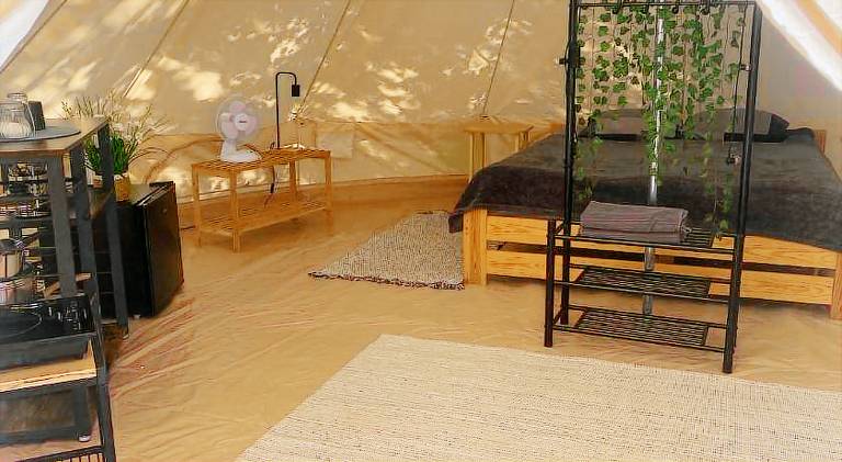 Tent with barbeque, pool & garden — photo 2
