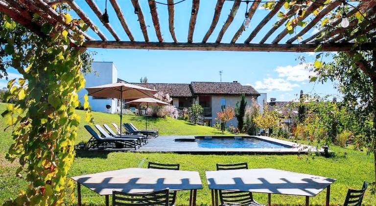 ROSTAGNI1834: VILLA WITH 2 APTS AND POOL IN THE BAROLO REGION in Monforte d'Alba