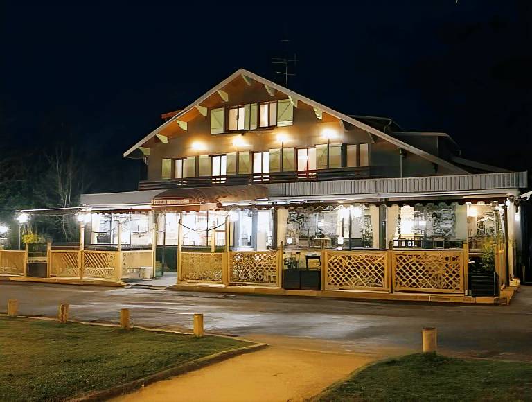 Logis Hotel Restaurant Le Chalet du Mont Roland in Dijon