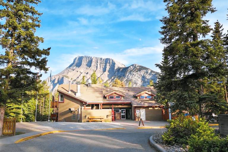 Hostel  Banff