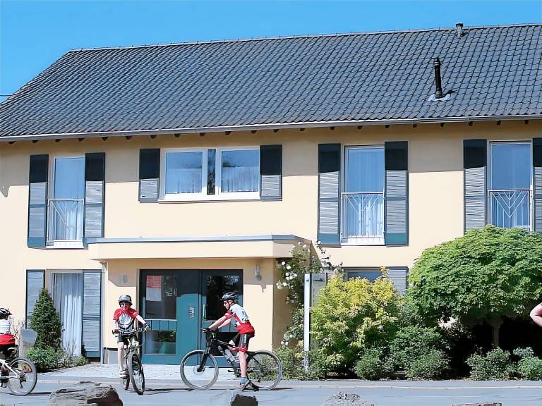 Holiday apartment with sauna, yard & barbeque in Daun