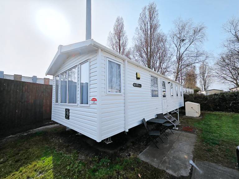 Poole Rockley Park Dorset Family Caravan — photo 4