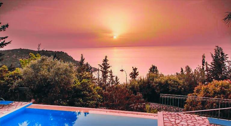 Spacious villa with pool | Next to the beach | Pet-friendly in Lefkada