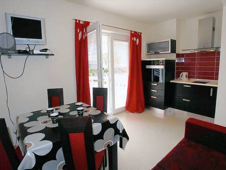 Pleasant rental apartment with terrace | Next to the beach | Pets allowed — photo 3