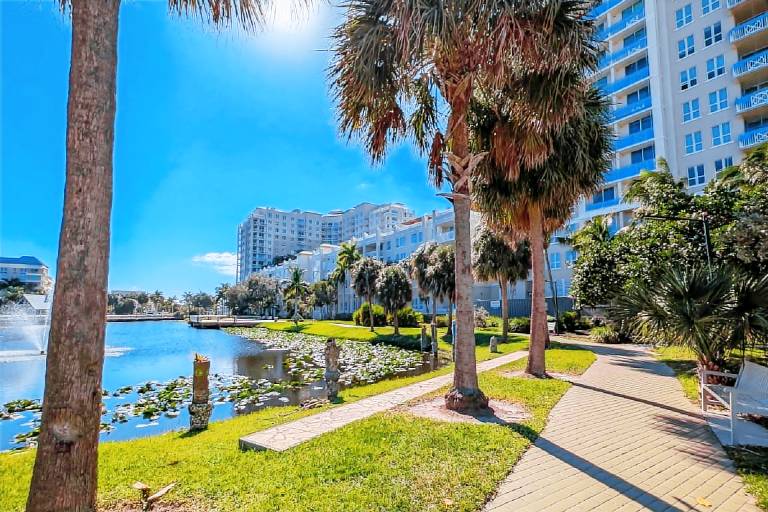 316S Serenity by the Sea Suite, 1 Bedroom and 2 Murphy beds close to Beach, Shops & Restaurants, Dog Friendly — photo 4