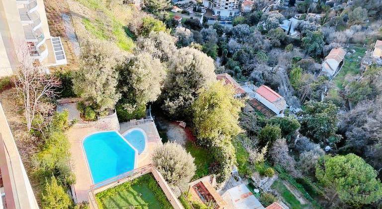 Apartment with pool — photo 3