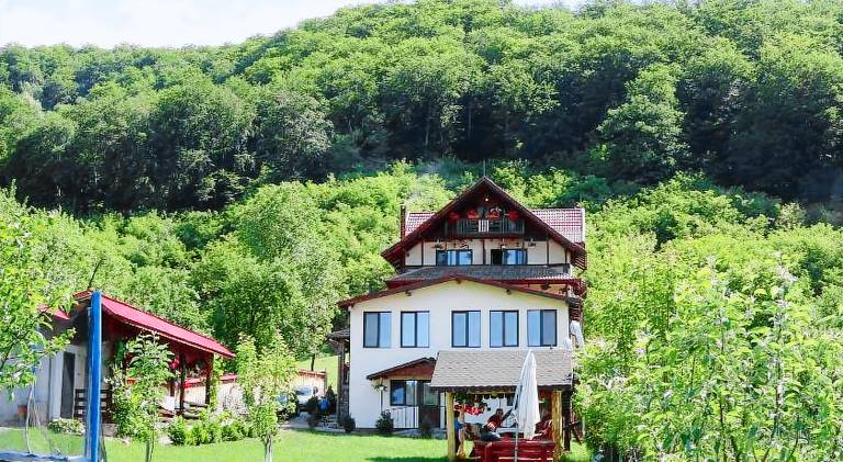 Bed and breakfast  Polovragi