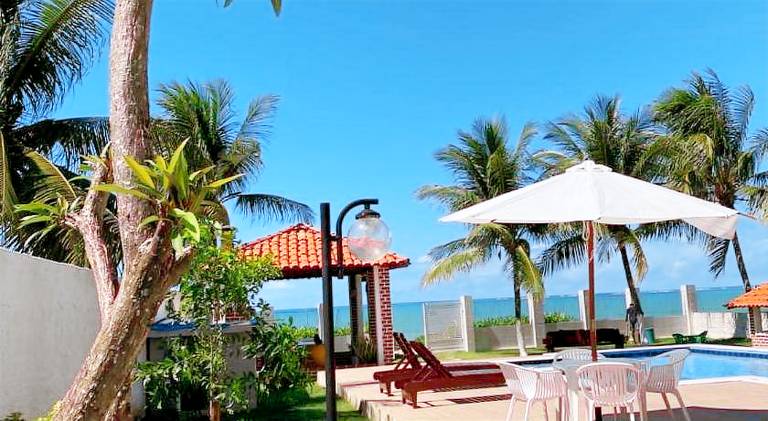Spacious vacation home with hot tub & pool | Beach nearby | Dogs allowed — photo 4