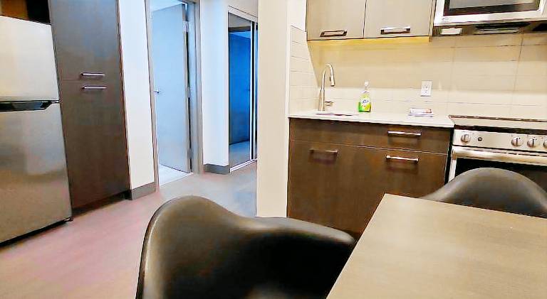Super 8 by Wyndham Macleod Trail Calgary — photo 3