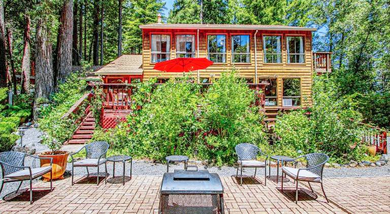 House with hot tub | Pets are welcome in Sonoma, CA