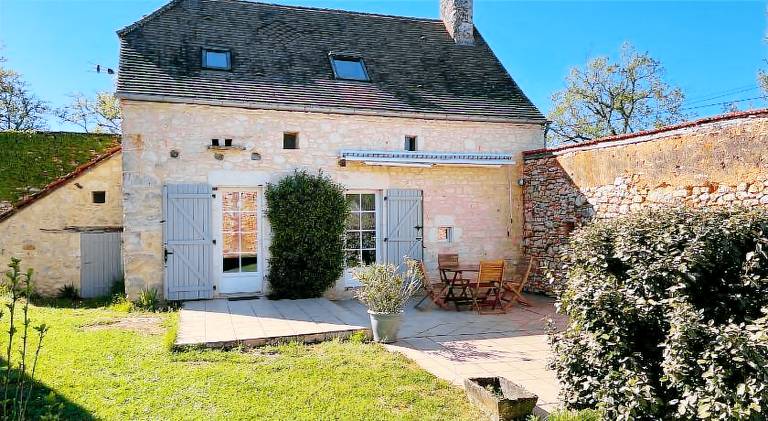 House with garden, BBQ & patio in Gaillard