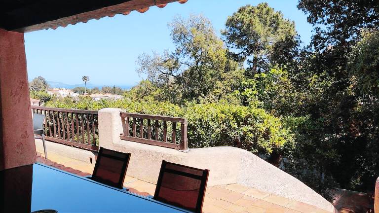 Vacation home with private pool, garden & barbeque | Pool view — photo 4