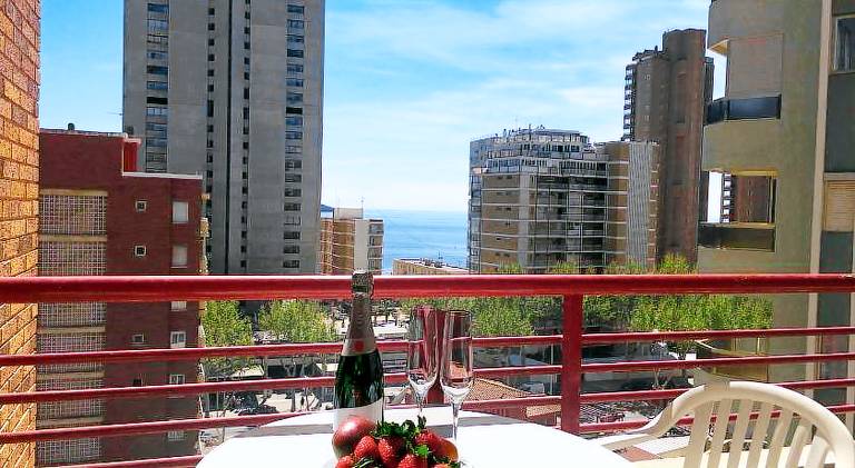 Holiday apartment with pool & patio — photo 3