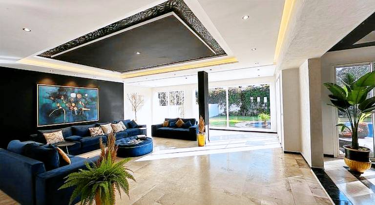 Villa with pool & jacuzzi — photo 3