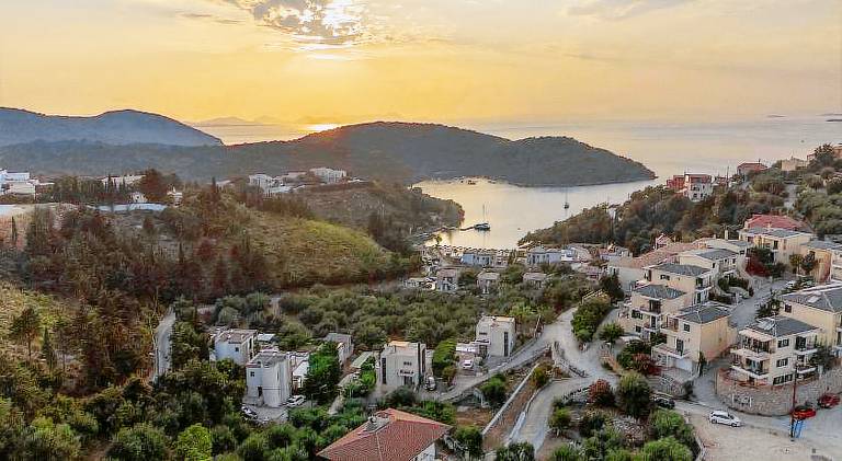 Villa with patio & yard | Pets allowed in Igoumenitsa