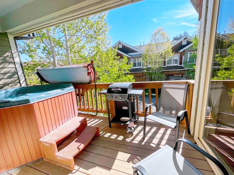 Family-oriented house with hot tub & grill | Mountain view | Pet-friendly — photo 5