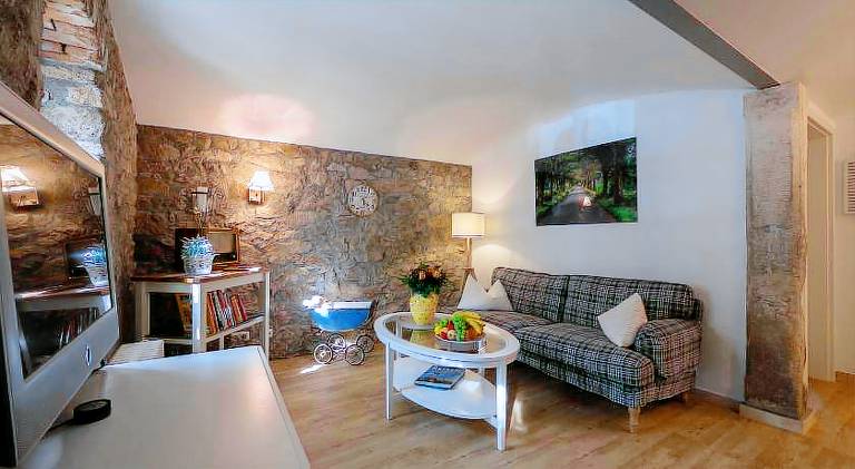 Apartment with patio | Pet-friendly — photo 2
