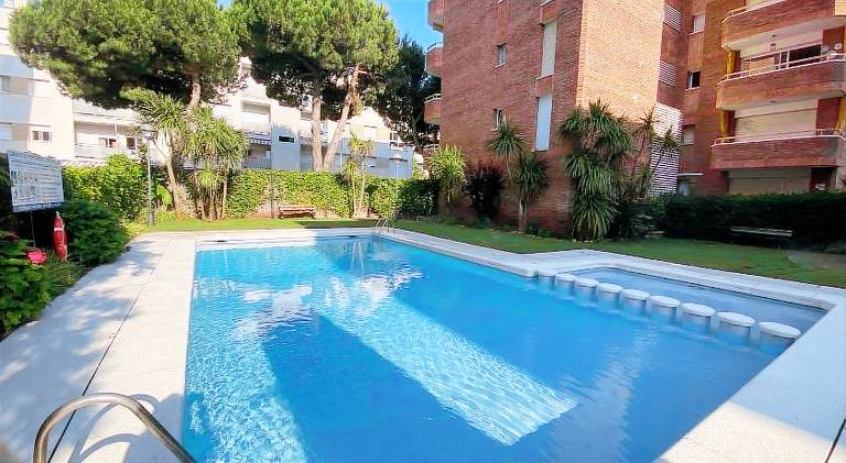Rental apartment with pool & patio | Beach nearby | Dogs allowed in Lloret de Mar