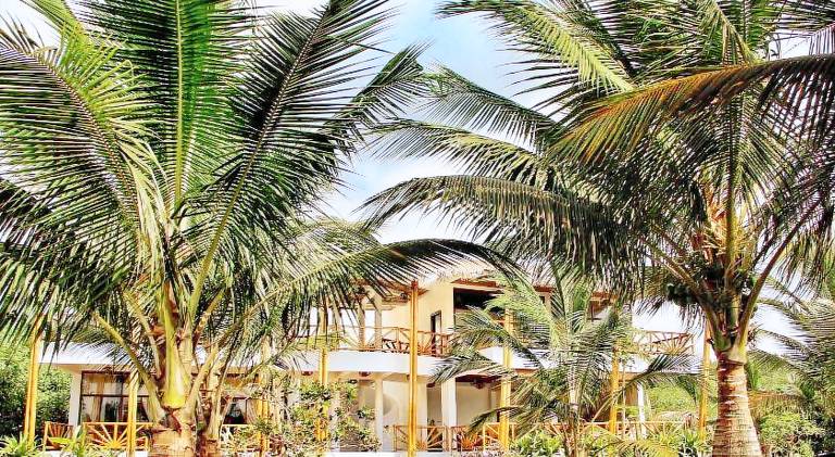 Lodge with yard & terrace — photo 3