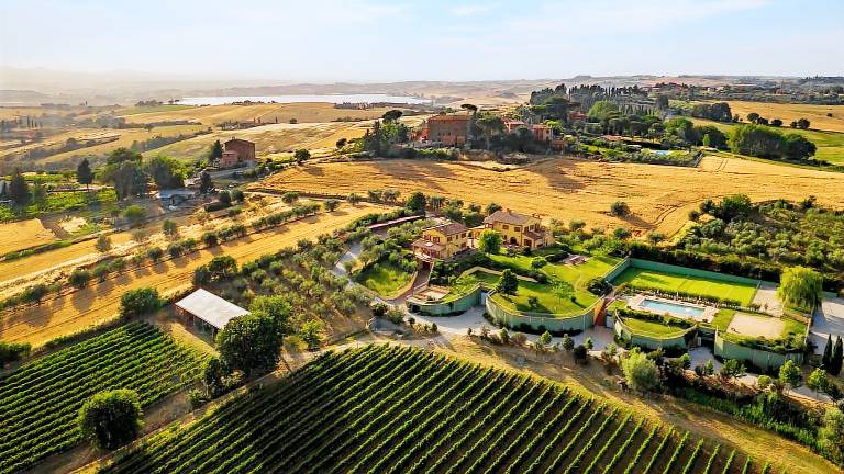 Fully equipped villa with garden, terrace & private pool | Perfect for remote work | Pets allowed in Castiglione del Lago