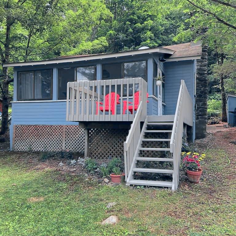 Cabin  Stockbridge