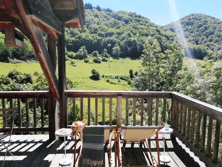 Gite with patio & yard — photo 4