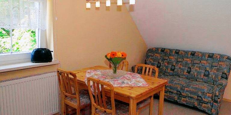 Holiday apartment with barbeque & garden — photo 5