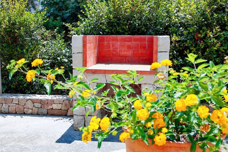 Family-friendly holiday apartment with patio, yard & barbeque | Pets allowed in Patu