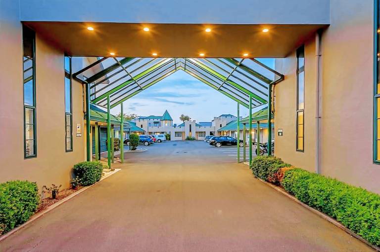 Camelot Motor Lodge