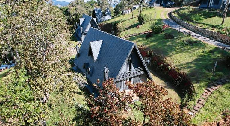 Lodge with pool, yard & terrace — photo 3