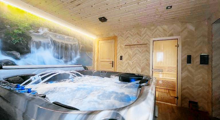 Charming vacation home with pool, sauna & hot tub | Pets are welcome — photo 2