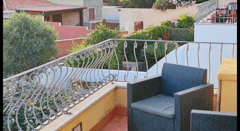 Holiday apartment with terrace & yard — photo 3