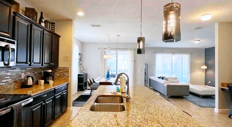 House with jacuzzi — photo 3