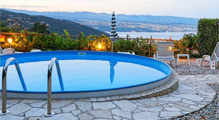 Vacation home with pool | Pets allowed in Lovran