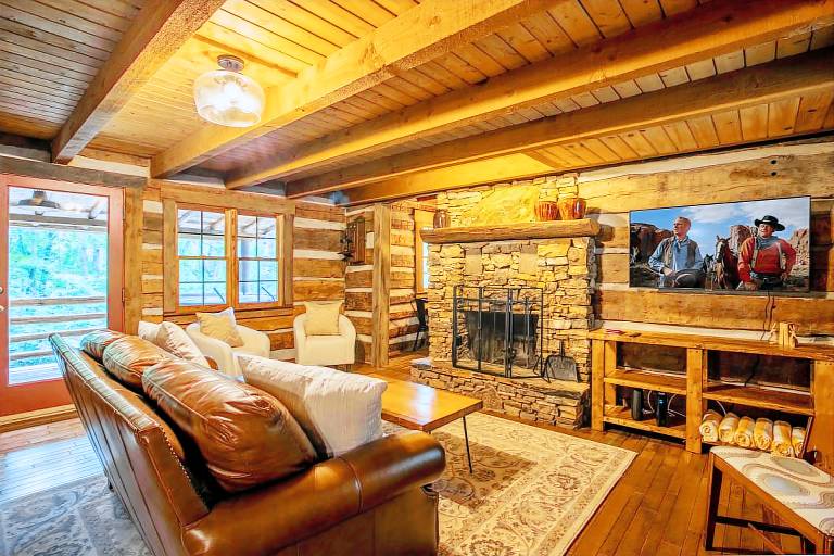 Cabin with jacuzzi | Mountain view in Boone, NC