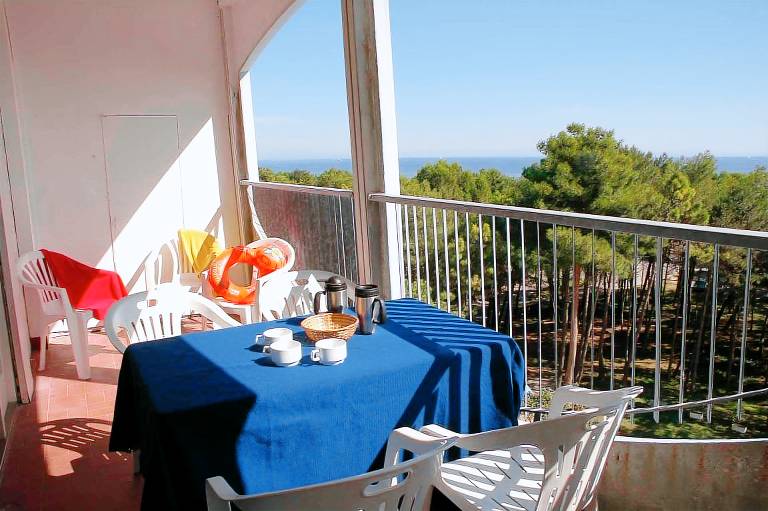 Rental apartment with yard — photo 3