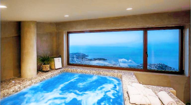 Child-friendly villa with jacuzzi, private pool & barbecue | Suitable for remote work | Dogs allowed — photo 5