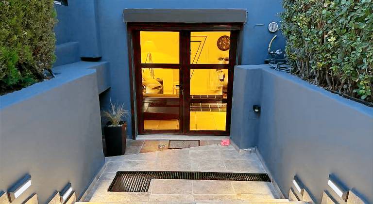 Rental apartment with jacuzzi — photo 4