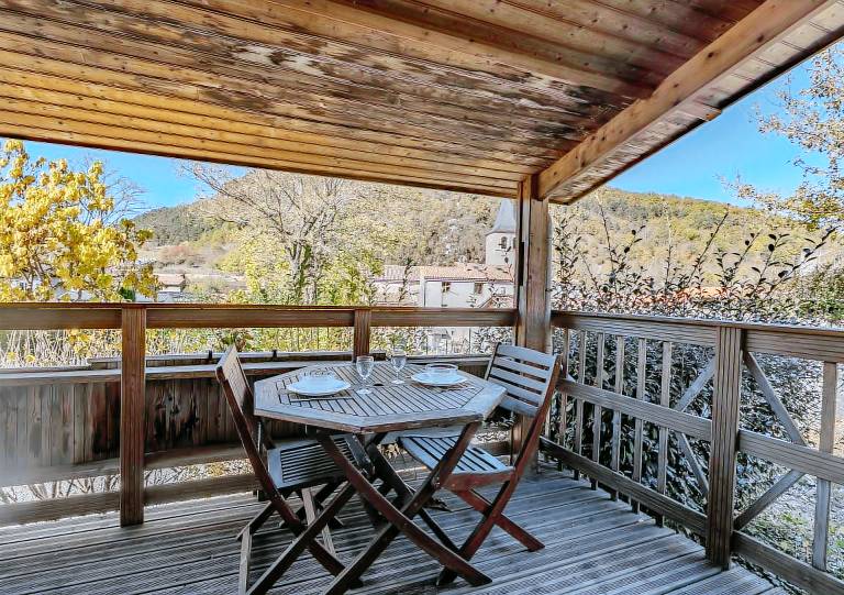 Chalet with patio & pool — photo 2