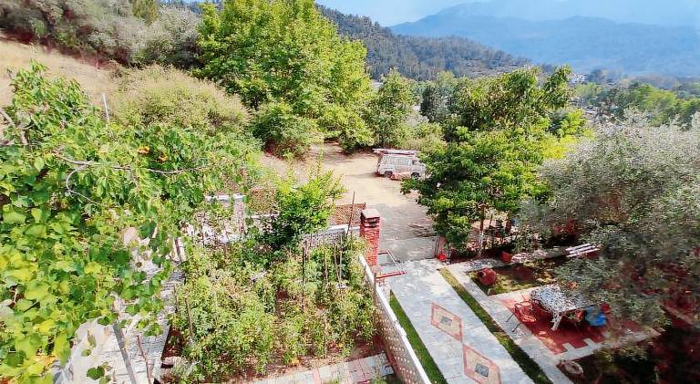 Rental apartment with yard & terrace — photo 4