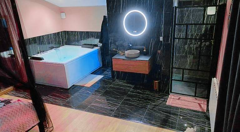 Loveroom - Les suites d'Elise - Suite Elise — photo 2