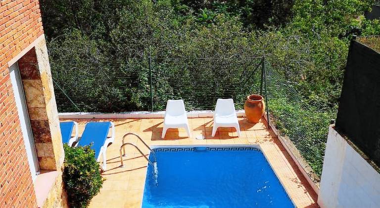 Villa with pool — photo 4