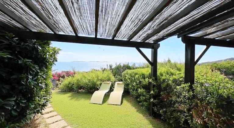 Charming villa with patio & yard | Beach nearby | Pets allowed in Bonifacio