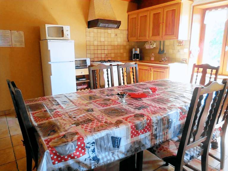 Cottage with barbecue & garden — photo 4