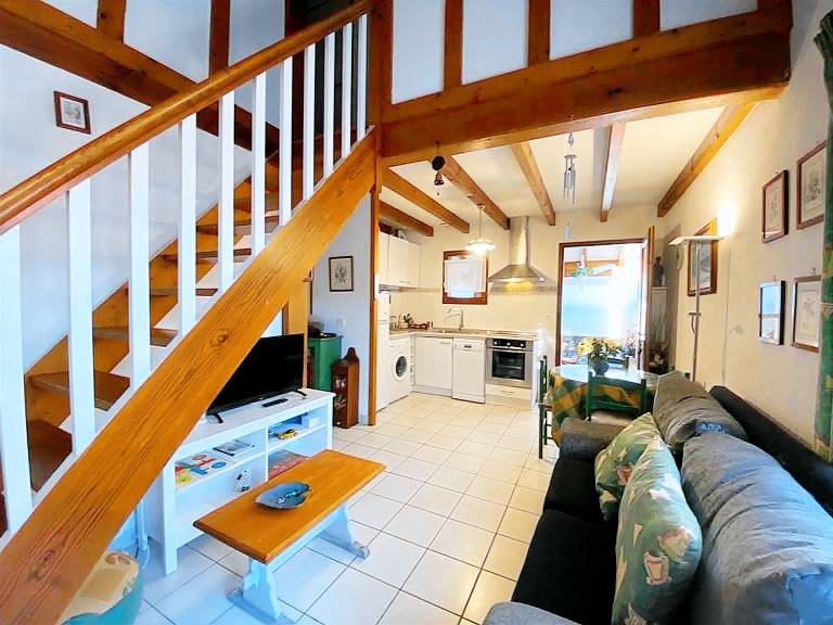 3-Bedroom Villa with Parking and Pool Access — photo 4