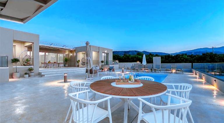 Villa with terrace, private pool & grill | Perfect for remote work — photo 3