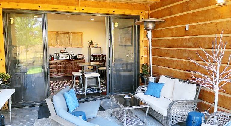 Beautiful Riverfront Near Mt Bachelor with Hot Tub — photo 4